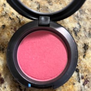 MAC Cosmetics Blush in Dollymix